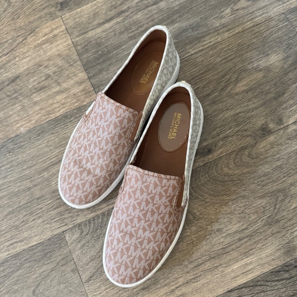 Michael Kors Keaton Logo Slip-On Sneaker - size 9 - Picture 2 of 4